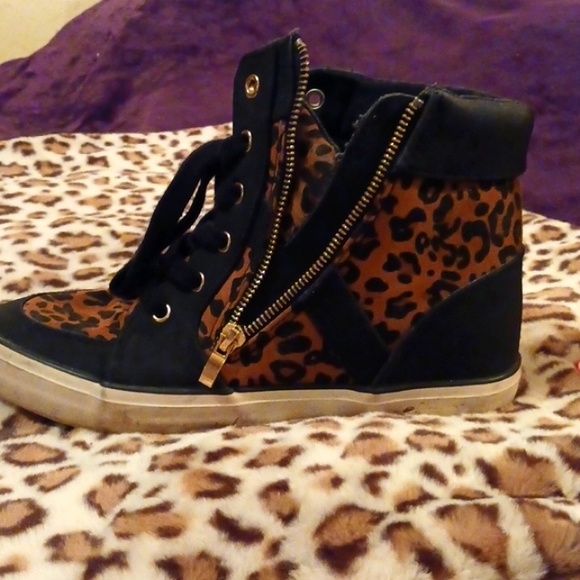 FINAL PRICE before donate! ShoeDazzle Sz 8 Leopard Hidden Wedge Tennis shoes - Picture 4 of 16